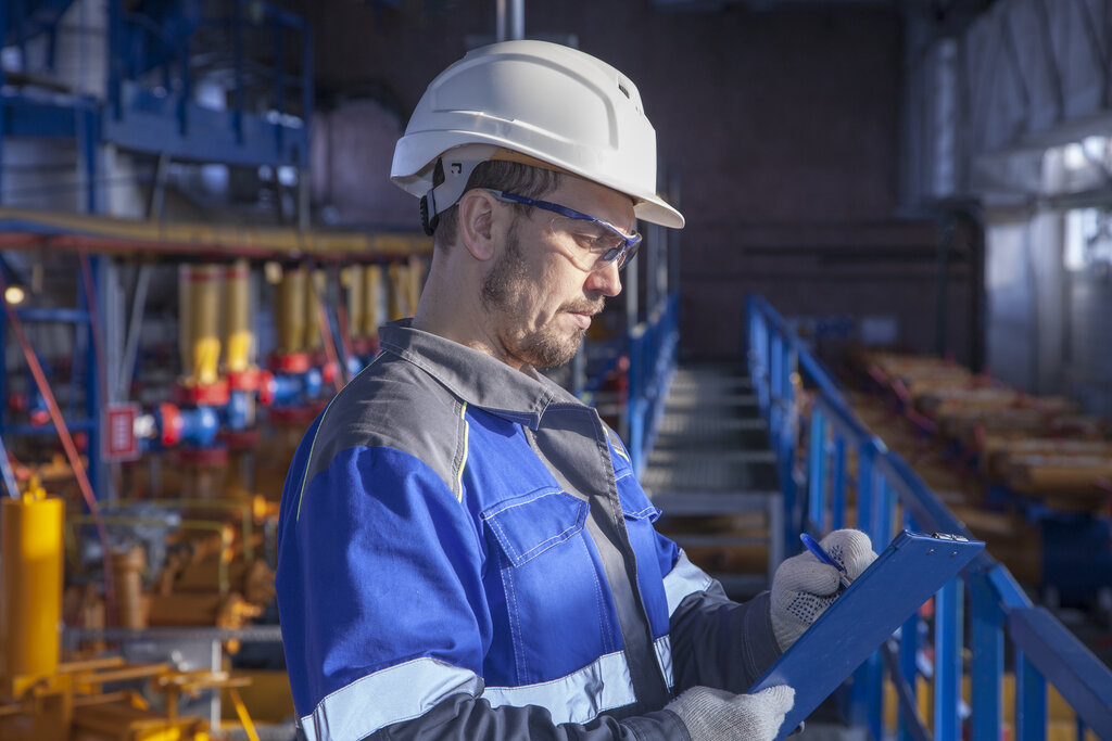 The mechanic - the repairman , operator production gas, Oil, gas industry. gas conditioning equipment and valve armature
